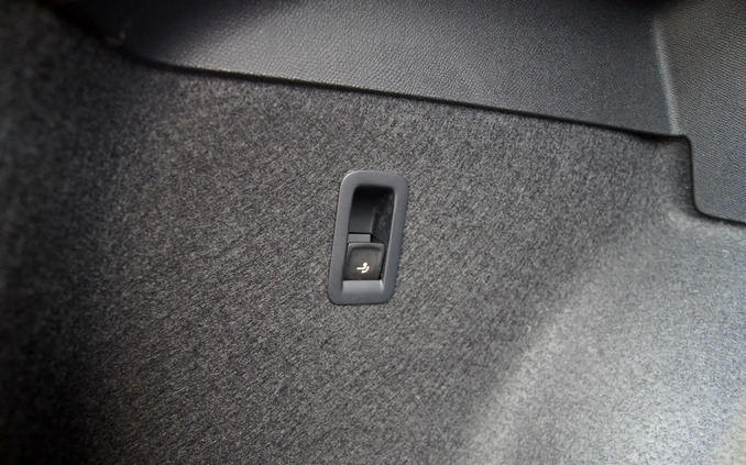 Seat Leon cena 77500 przebieg: 65906, rok produkcji 2021 z Kozienice małe 742